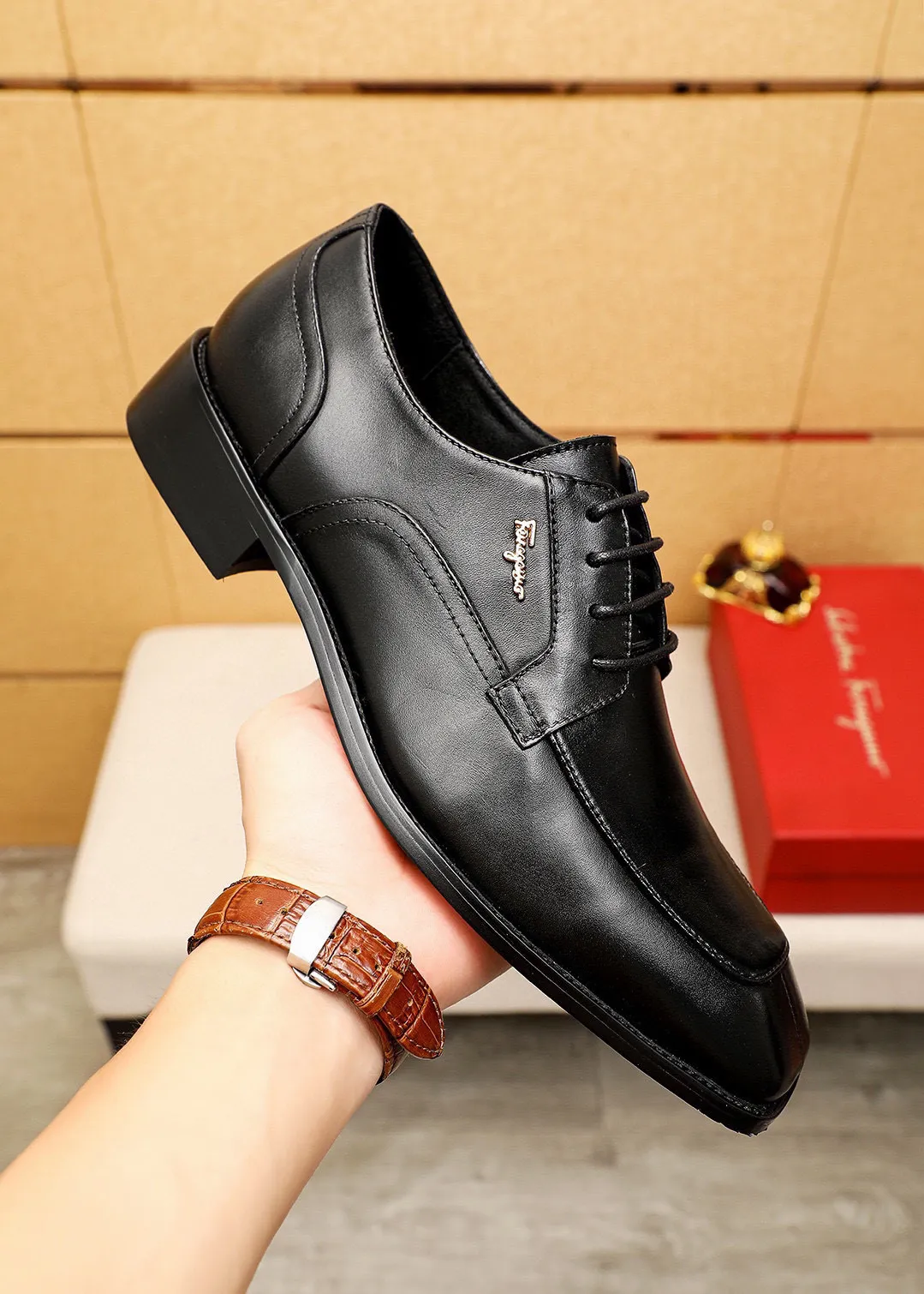 Men's shoes 💰442 💐 Product trademark: Ferragamo "Ferragamo" business leather shoes Regular size: 38-44 (45.46🉑️customized) Product materials: Selected imported first-layer calfskin upper + luxury hardware buckle, imported water-dyed cow leather lining. Strong three-dimensional visual effect, original combination outsole Color: 2⃣️colors available